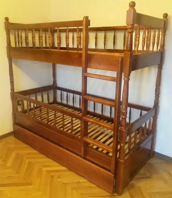 Двуетажно легло сандвич